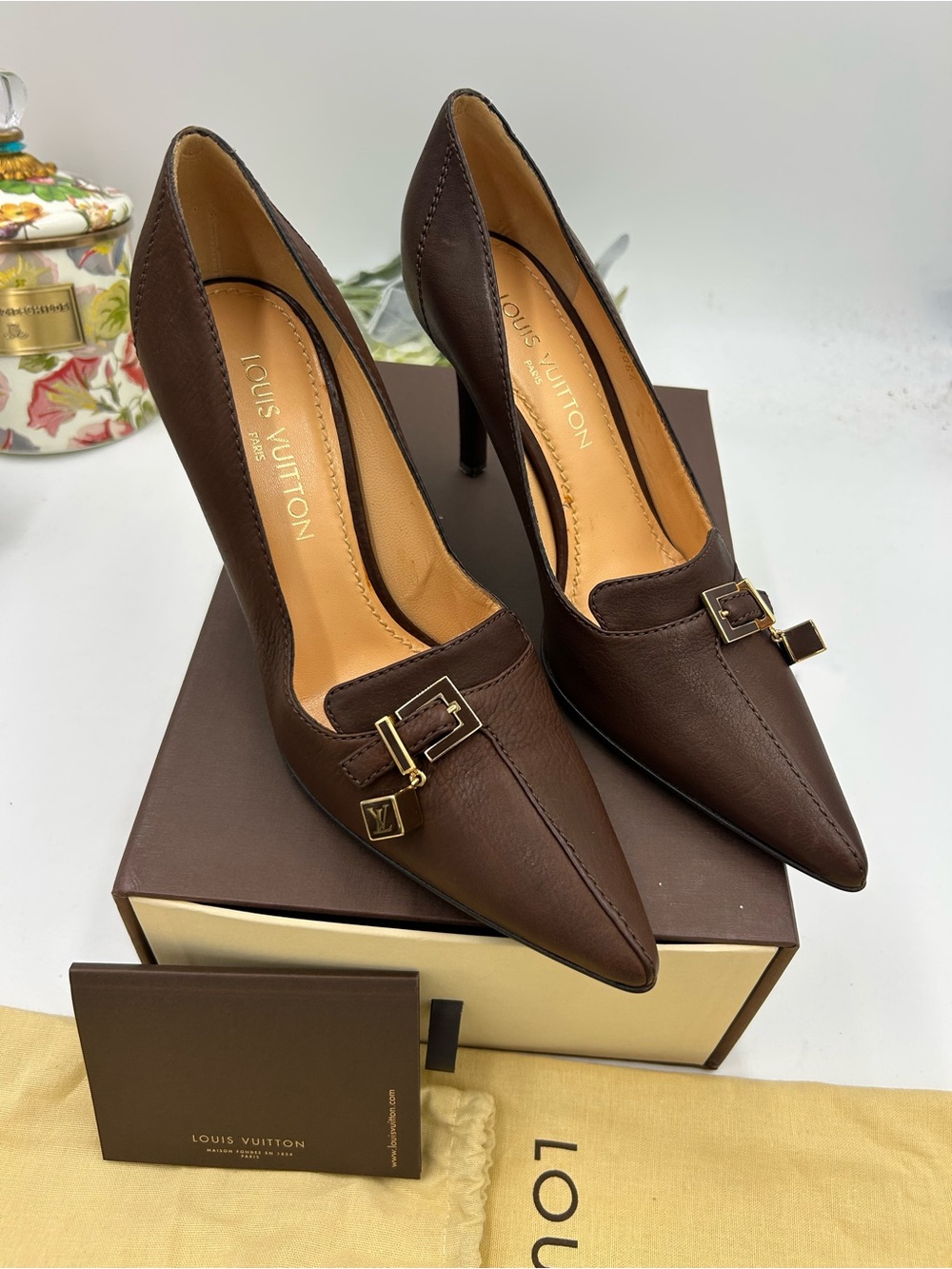 Women's Louis Vuitton leather pumps with distinctive metal accent size 39.5